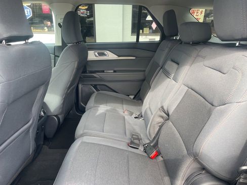 Used 2025 Ford Explorer Active image 29