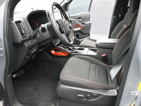 Used 2025 Nissan Frontier PRO-4X w/ Pro Convenience Package image 16
