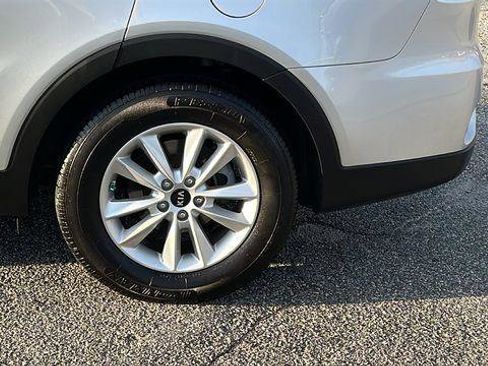 Used 2019 Kia Sorento L FWD image 9