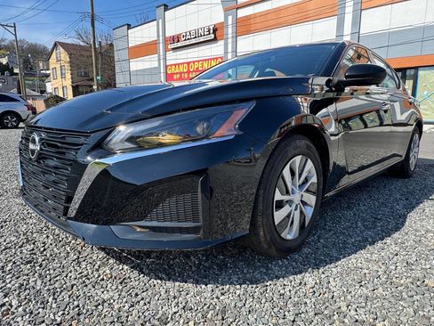 Used 2023 Nissan Altima 2.5 S image 1