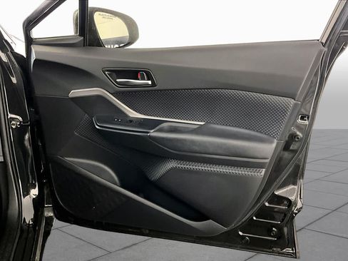 Used 2020 Toyota C-HR LE FWD image 21
