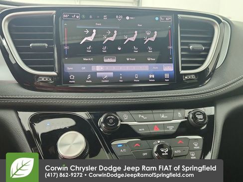 Used 2025 Chrysler Pacifica Limited FWD image 27