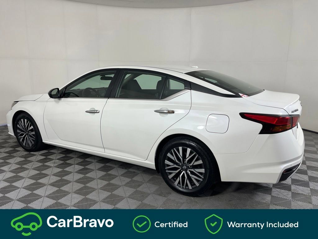 Used 2024 Nissan Altima 2.5 SV FWD image 11