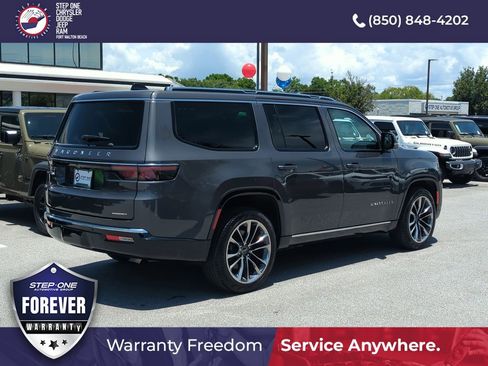 Used 2024 Jeep Wagoneer Series III w/ Premium Group I AWD/4WD image 6