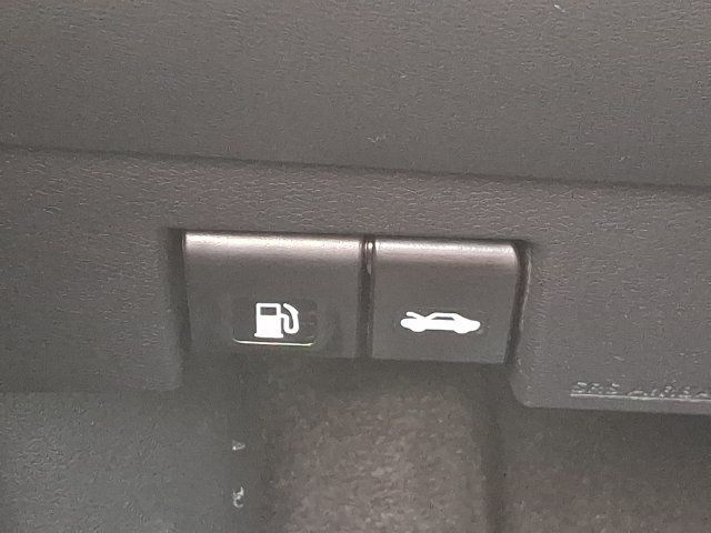 Used 2025 Nissan Versa SR w/ Trunk Package FWD image 27