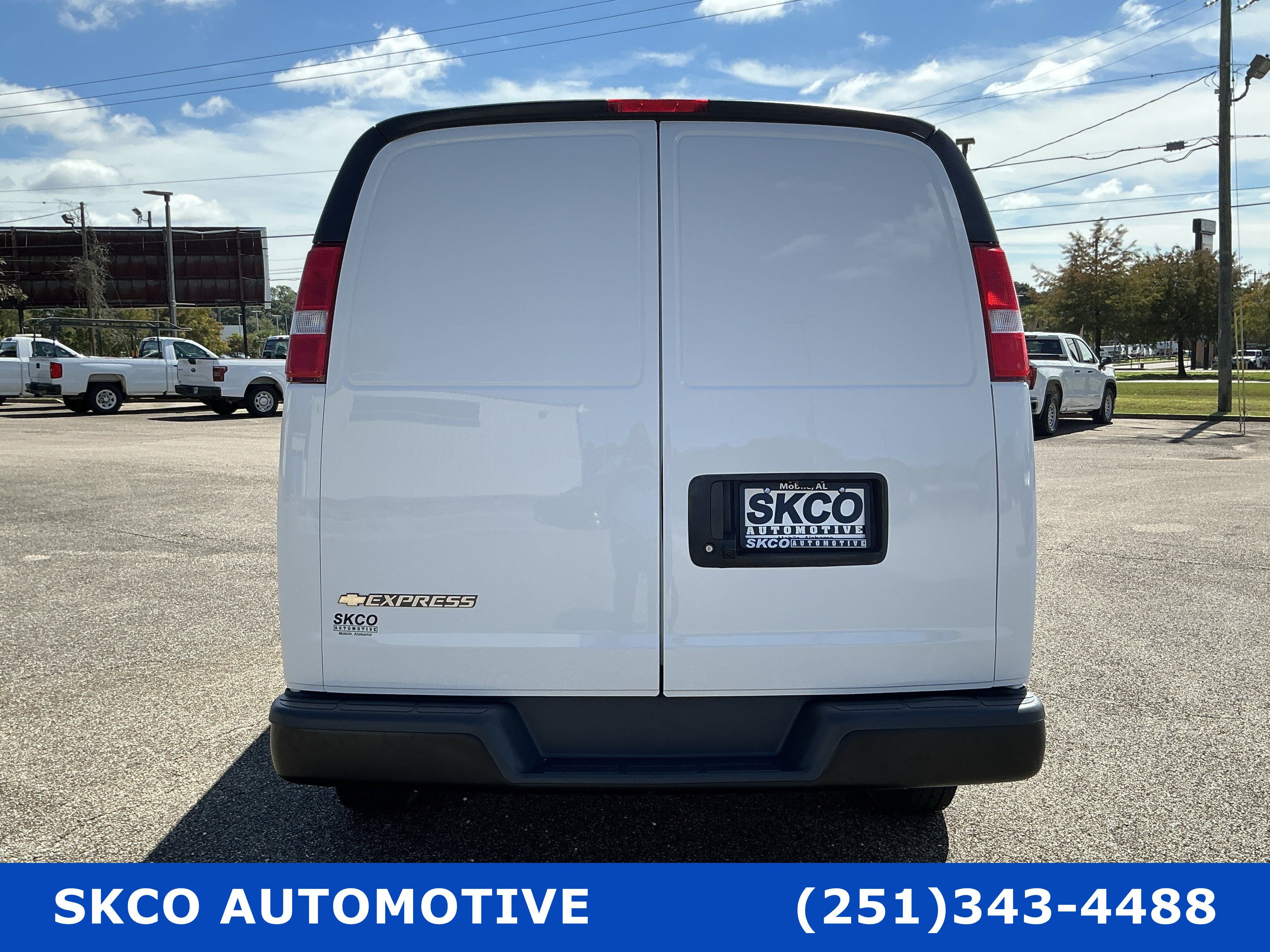 Used 2025 Chevrolet Express 2500 Extended w/ Driver Convenience Package RWD image 4