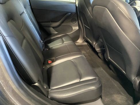 Used 2021 Tesla Model Y Long Range image 7