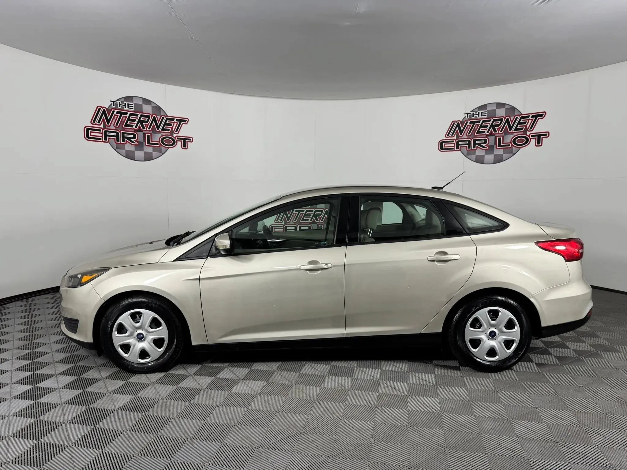 Used 2017 Ford Focus SE FWD image 4