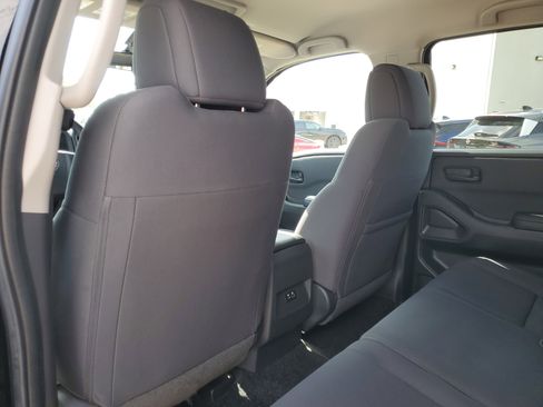 Certified 2025 Nissan Frontier S image 18