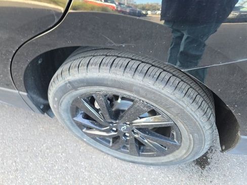 Used 2024 Chevrolet Equinox LS w/ Midnight Edition image 7