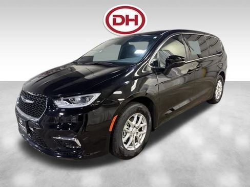 New 2026 Chrysler Pacifica Select FWD image 11