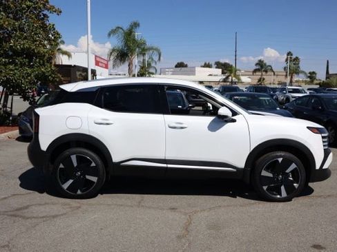 New 2025 Nissan Kicks SR image 3