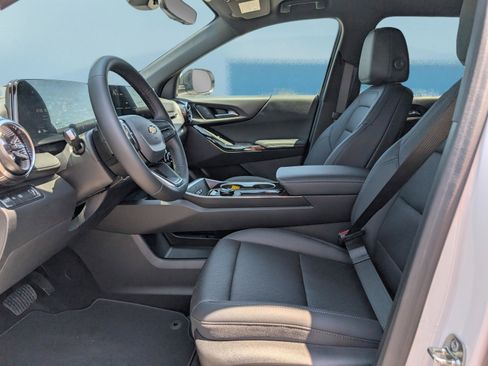 New 2026 Chevrolet Equinox LT w/ Convenience Package II FWD image 17