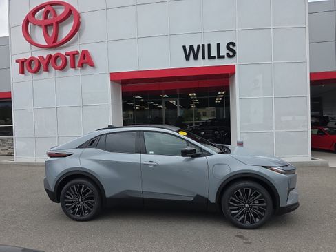 Used 2026 Toyota C-HR AWD/4WD image 1