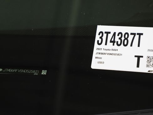 Used 2022 Toyota RAV4 XLE Premium image 29