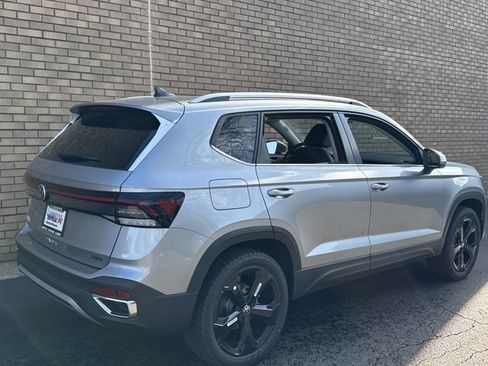 New 2025 Volkswagen Taos SEL image 15