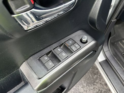 Used 2016 Toyota Tacoma TRD Off-Road w/ Premium & Technology Package image 15