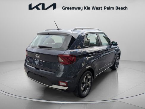 Used 2023 Hyundai Venue Limited image 8
