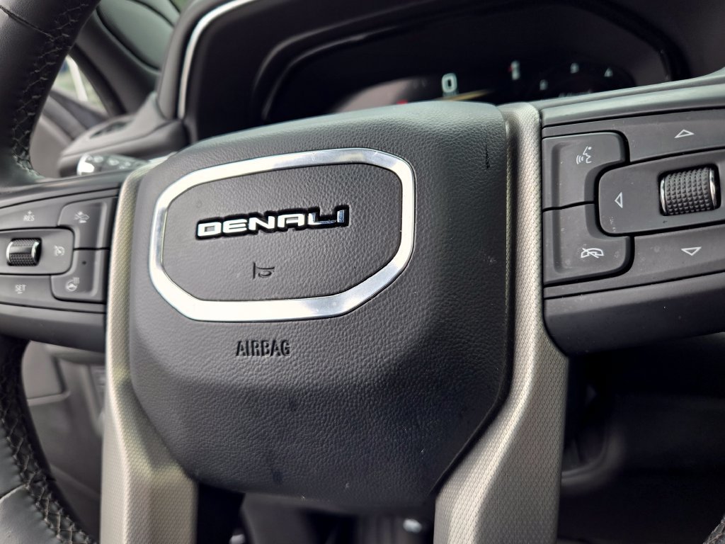 Used 2023 GMC Yukon XL Denali AWD/4WD image 26
