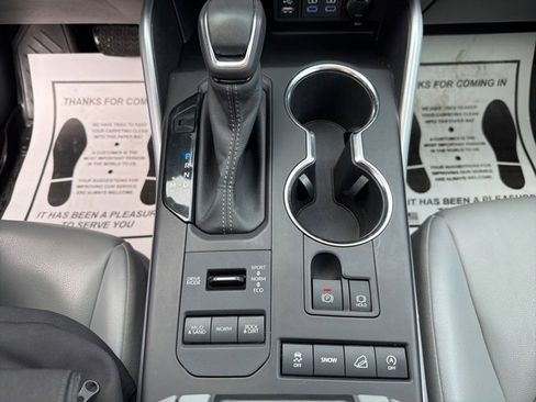Certified 2022 Toyota Highlander XLE image 28
