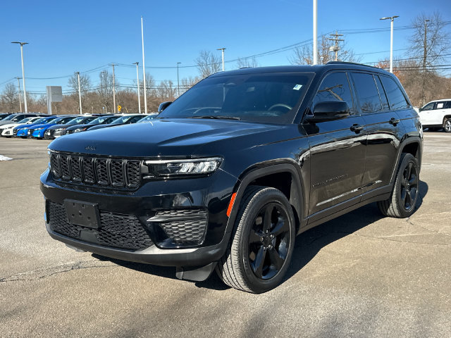 Used 2023 Jeep Grand Cherokee Altitude AWD/4WD image 5