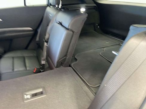 Used 2025 Cadillac XT4 Premium Luxury image 15