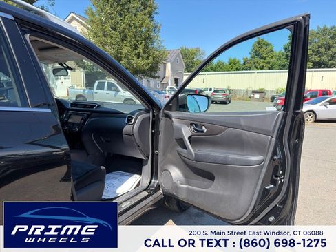 Used 2014 Nissan Rogue SV w/ SV Family Package AWD/4WD image 16
