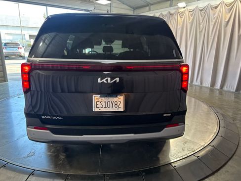 Used 2026 Kia Carnival LXS FWD image 6