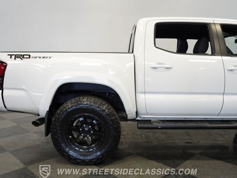 Used 2018 Toyota Tacoma TRD Sport w/ Technology Package RWD image 33