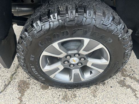 Used 2017 Chevrolet Colorado Z71 AWD/4WD image 10