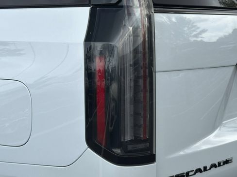 Used 2026 Cadillac Escalade Platinum Sport w/ LPO, ONYX Package AWD/4WD image 15