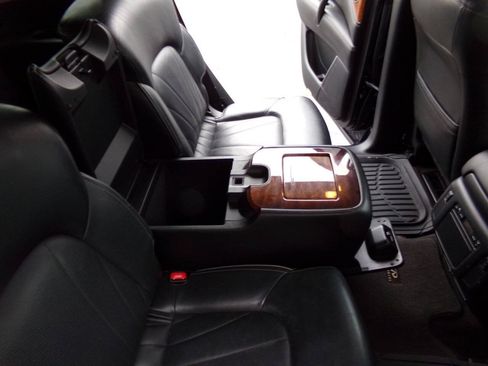Used 2015 INFINITI QX80 4WD w/ Deluxe Technology Package image 28
