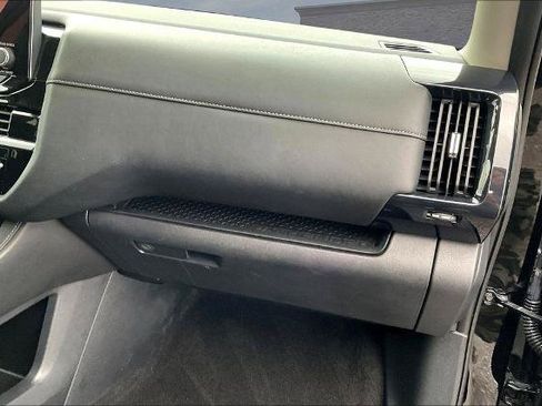 Used 2025 Nissan Pathfinder SV FWD image 26