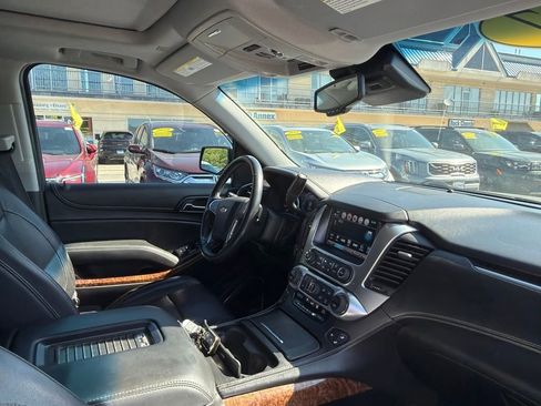 Used 2017 Chevrolet Suburban Premier AWD/4WD image 12