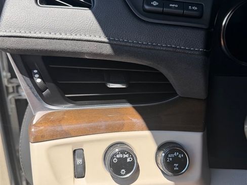 Used 2020 Cadillac Escalade Premium Luxury AWD/4WD image 18