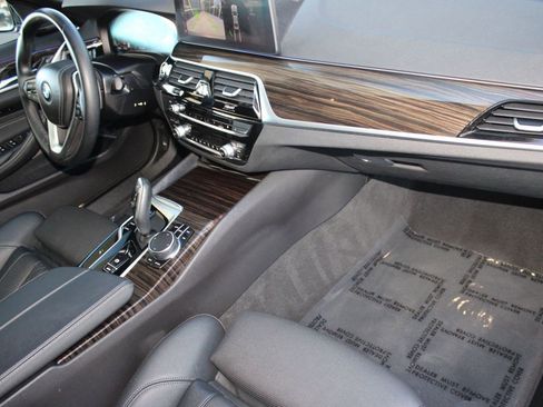 Used 2023 BMW 530i w/ Premium Package image 34