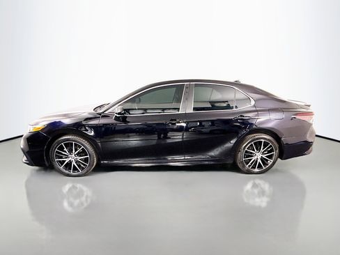 Used 2021 Toyota Camry SE image 6