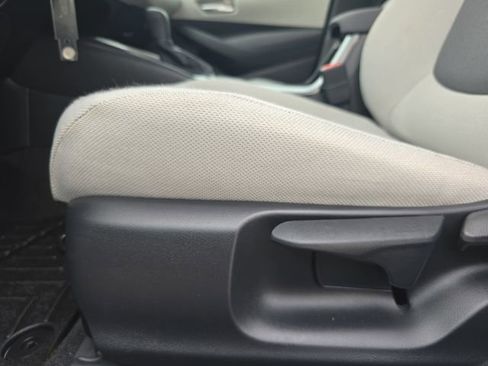 Used 2020 Toyota Corolla L image 29