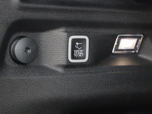 Used 2025 Jeep Grand Cherokee L Limited w/ Luxury Tech Group II image 8