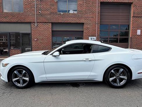 Used 2016 Ford Mustang Coupe RWD image 9