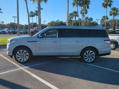 Certified 2024 Lincoln Navigator L Reserve image 7
