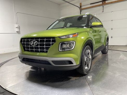 Used 2023 Hyundai Venue SEL image 3