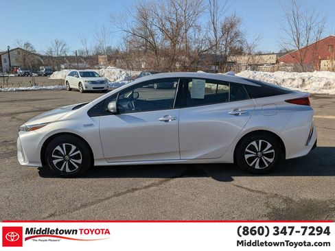 Used 2017 Toyota Prius Prime Premium FWD image 6