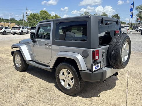 Used 2015 Jeep Wrangler Sahara w/ Connectivity Group AWD/4WD image 5