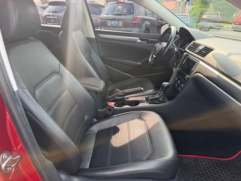 Used 2018 Volkswagen Passat 2.0T R-Line FWD image 30
