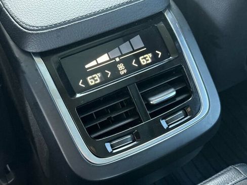 Used 2017 Volvo XC90 T6 Momentum w/ Vision Package image 16
