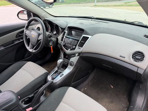 Used 2011 Chevrolet Cruze LS image 7