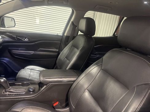 Used 2019 GMC Acadia SLT w/ LPO, Cargo Package image 19