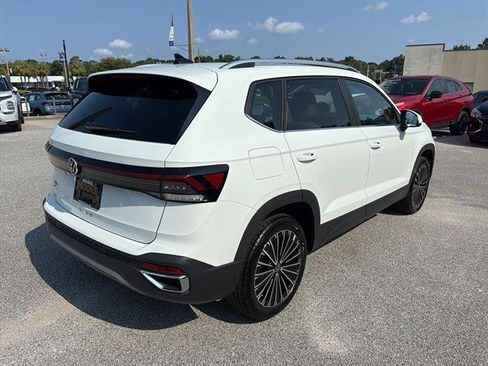 New 2025 Volkswagen Taos SE image 6