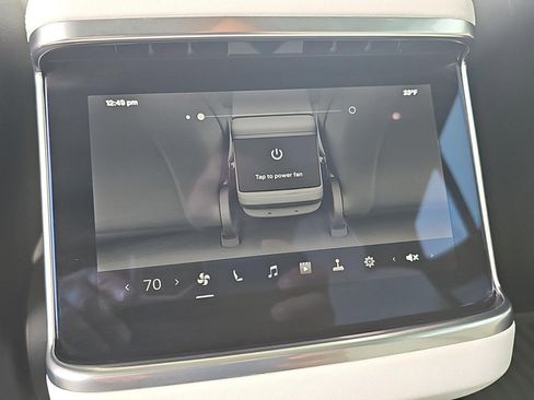 Used 2022 Tesla Model S image 19